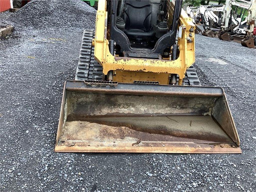 2016 CATERPILLAR 239D SKID STEER LOADER
