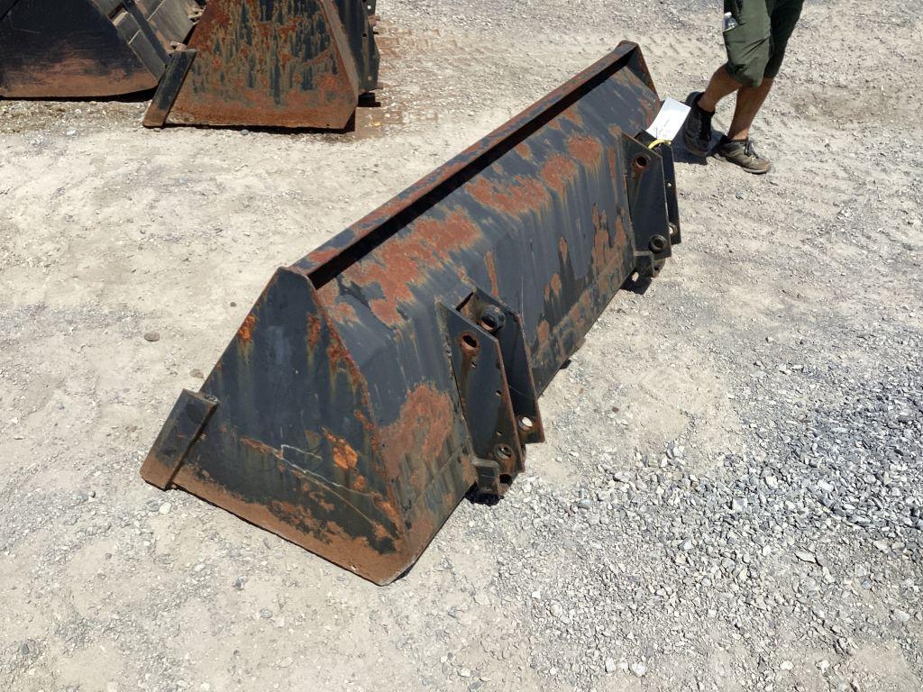 NEW HOLLAND 72" PIN ON BUCKET