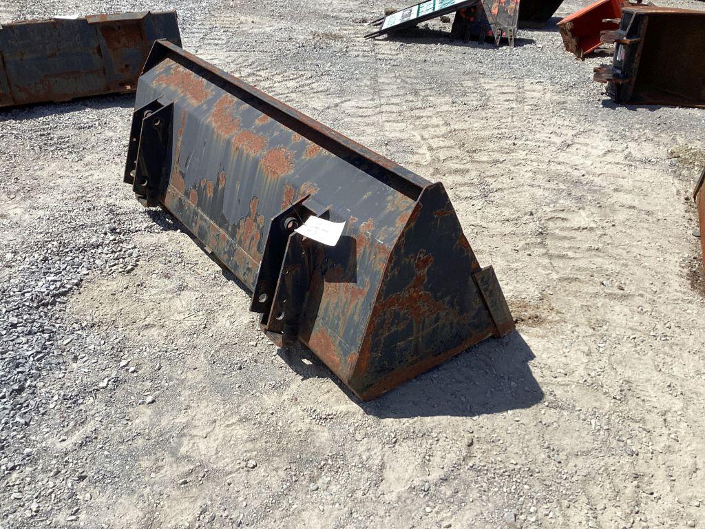 NEW HOLLAND 72" PIN ON BUCKET