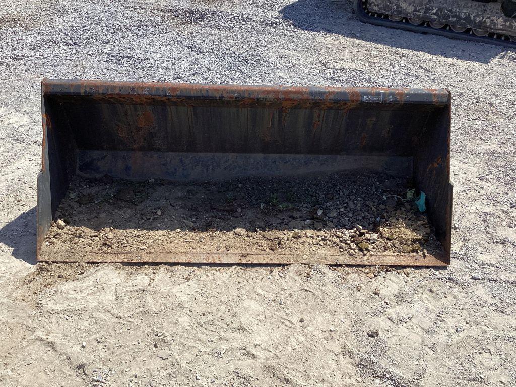 NEW HOLLAND 72" PIN ON BUCKET