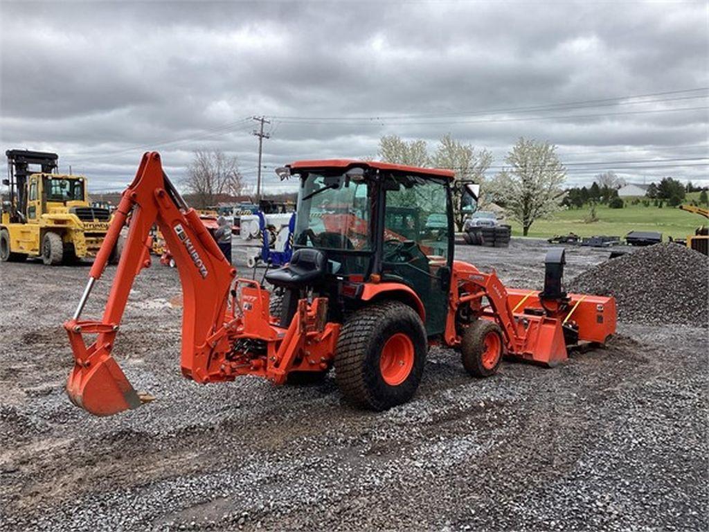 2017 KUBOTA B3350 COMPACT TRACTOR