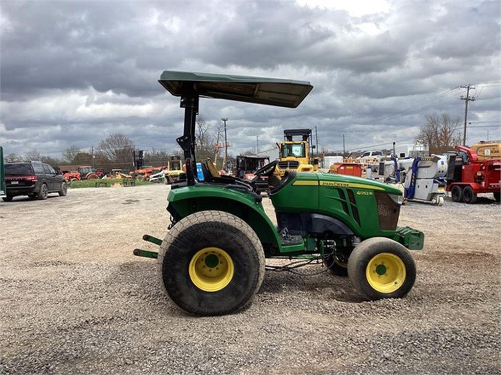 2018 JOHN DEERE 4052R FARM TRACTOR