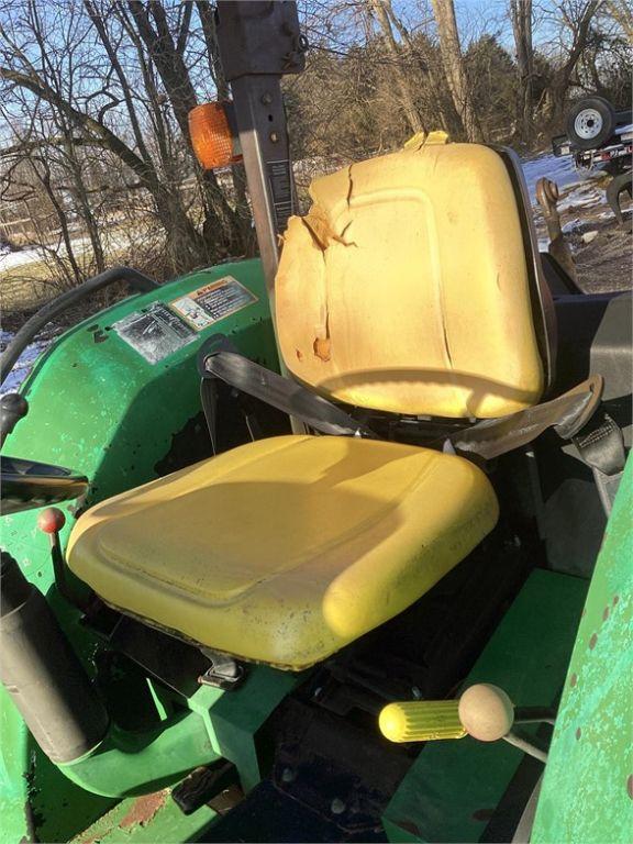 1995 JOHN DEERE 5200 FARM TRACTOR