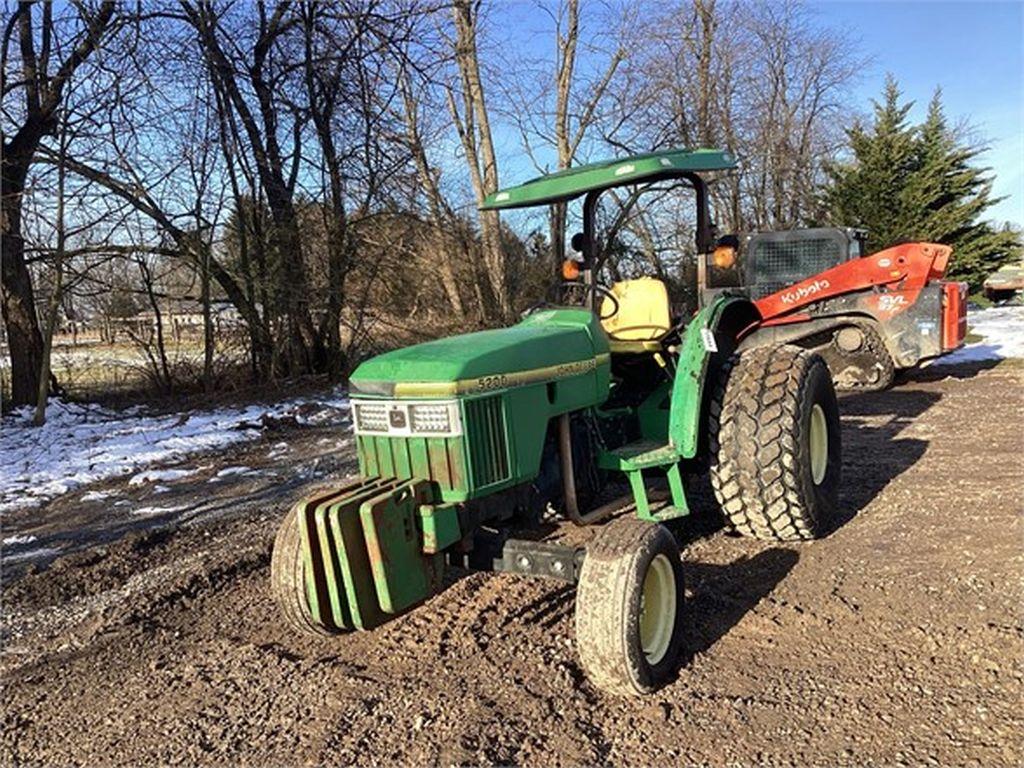 1995 JOHN DEERE 5200 FARM TRACTOR