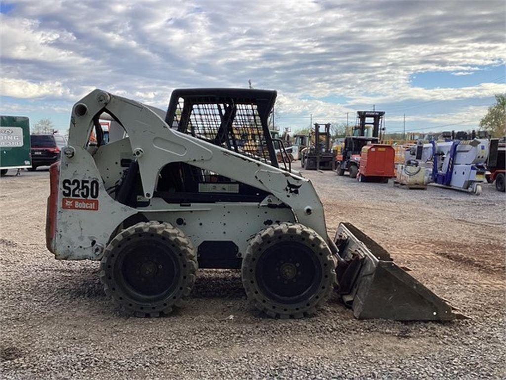 2010 BOBCAT S250 SKID STEER LOADER