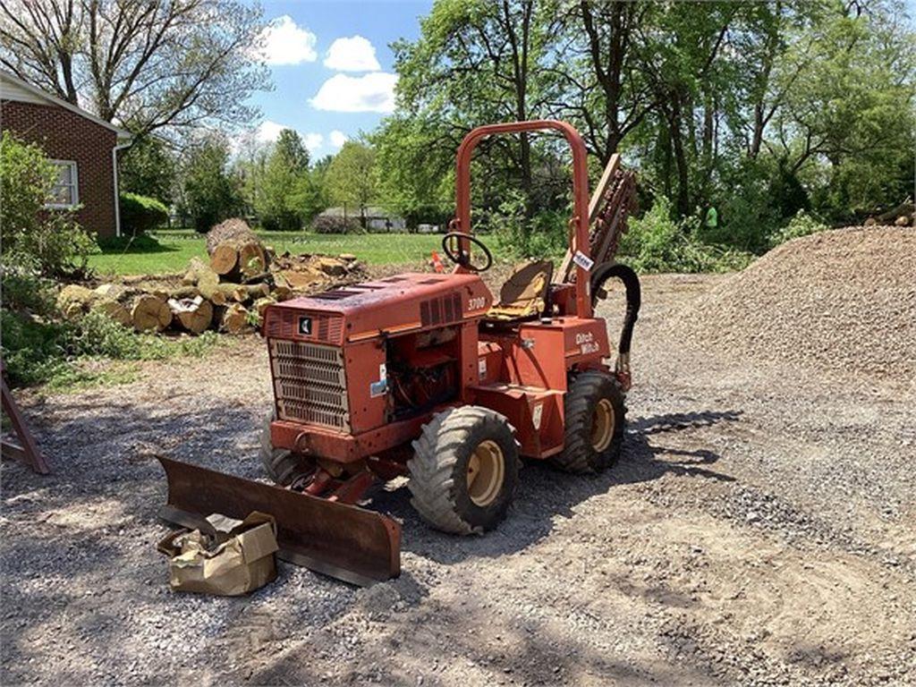 2001 DITCH WITCH 3700 TRENCHER