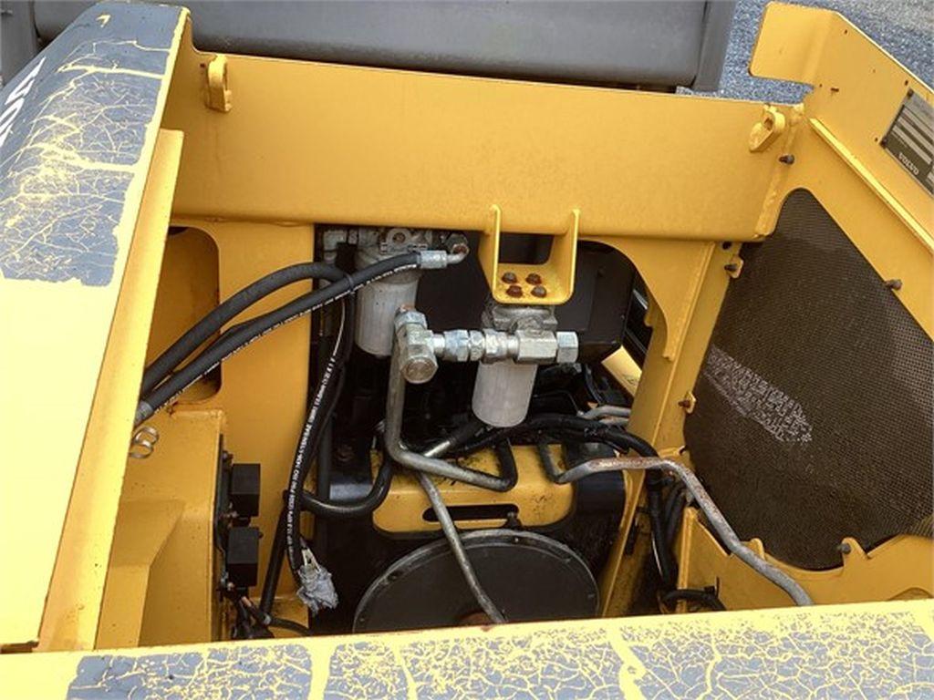 2012 VOLVO MC110C SKID STEER LOADER