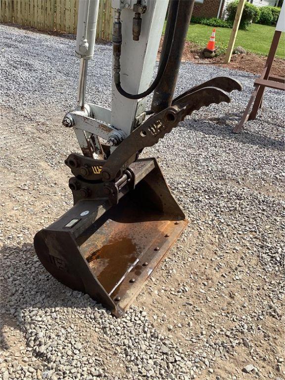 2019 TAKEUCHI TB240 MINI EXCAVATOR