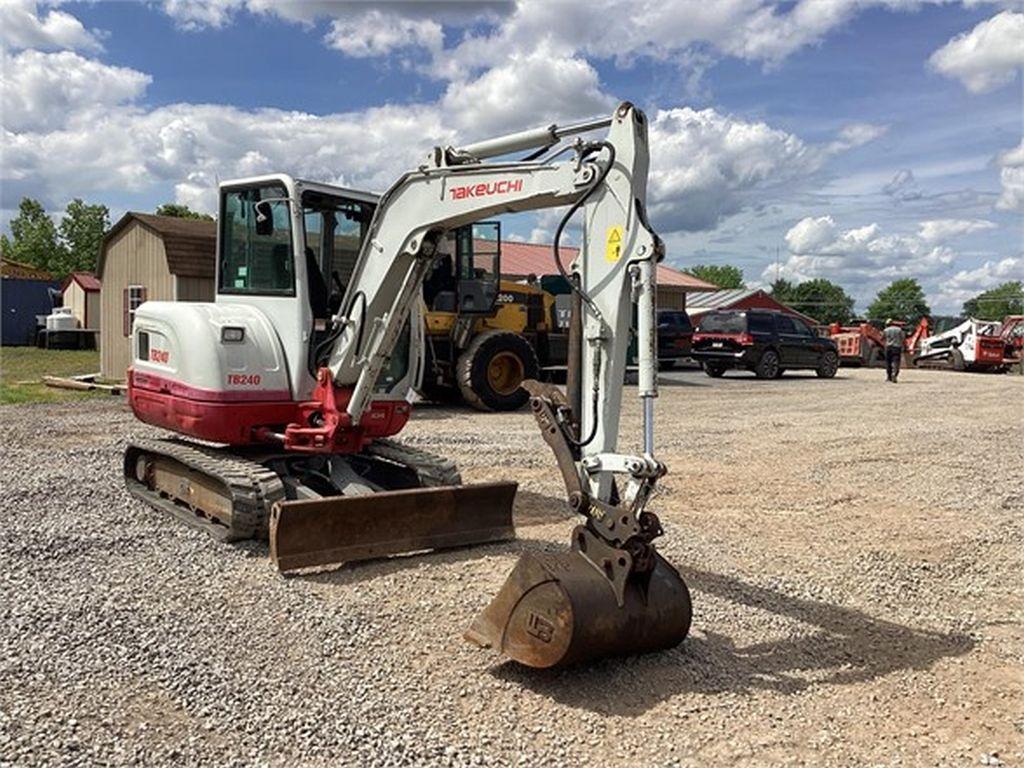 2019 TAKEUCHI TB240 MINI EXCAVATOR