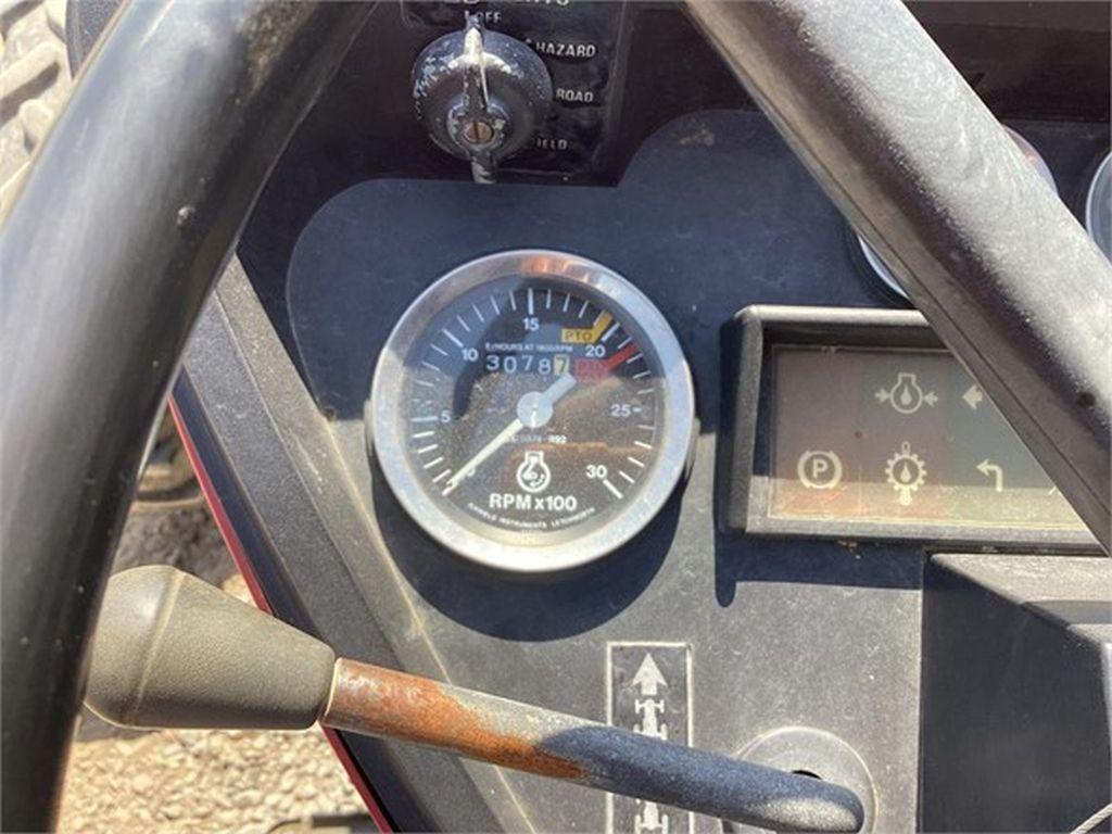 1989 CASE IH 485 FARM TRACTOR