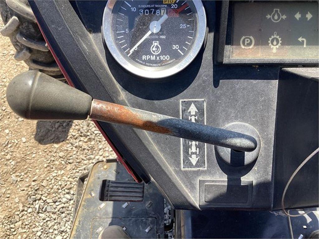 1989 CASE IH 485 FARM TRACTOR