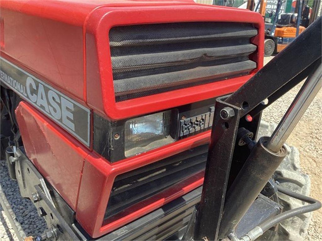 1989 CASE IH 485 FARM TRACTOR