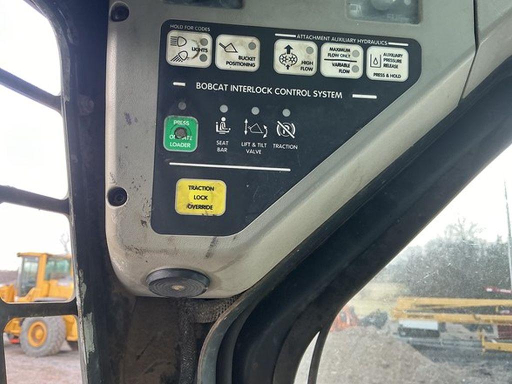 2005 BOBCAT T300 SKID STEER