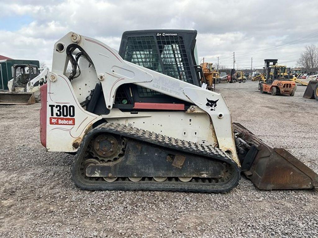 2005 BOBCAT T300 SKID STEER