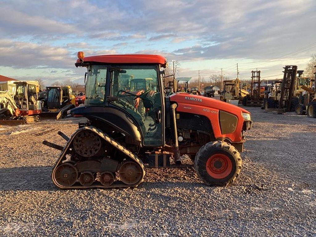 2016 KUBOTA M5-091 FARM TRACTOR