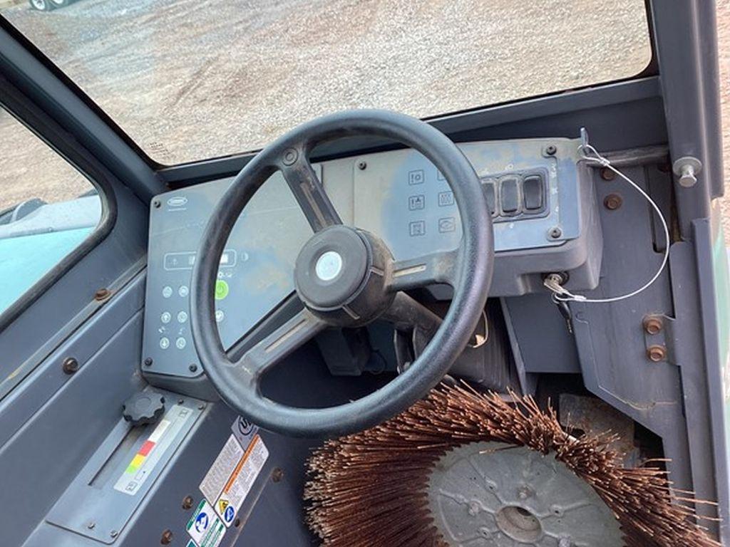 2017 TENNANT S30 SWEEPER