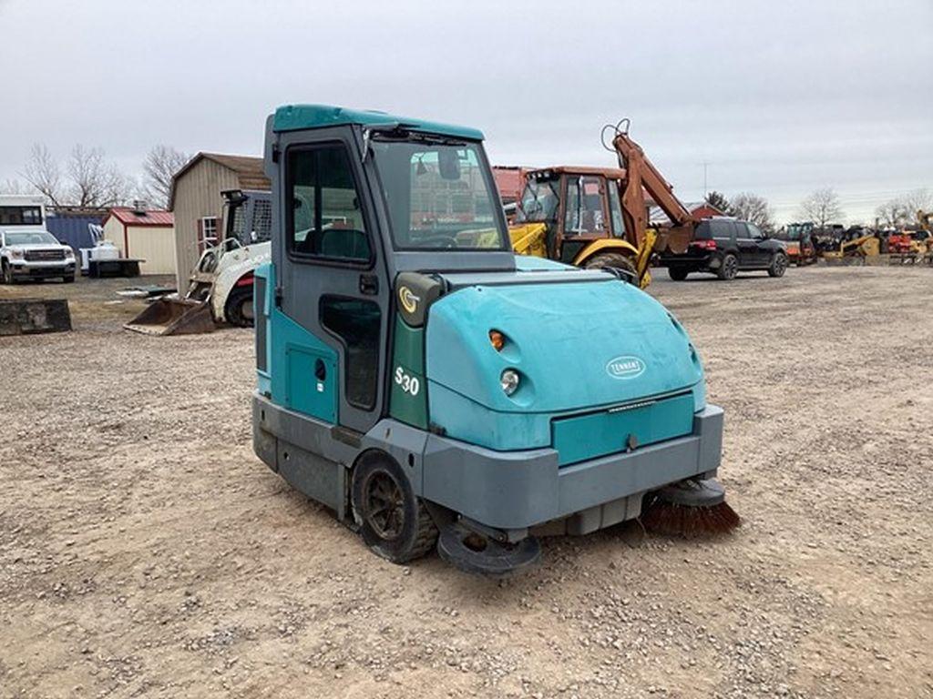2017 TENNANT S30 SWEEPER