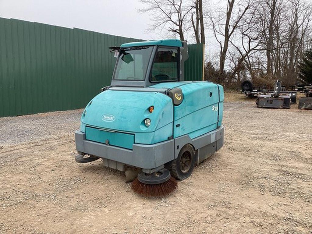 2017 TENNANT S30 SWEEPER