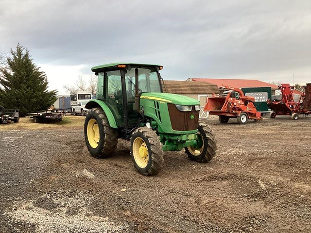2016 JOHN DEERE 5085E TRACTOR