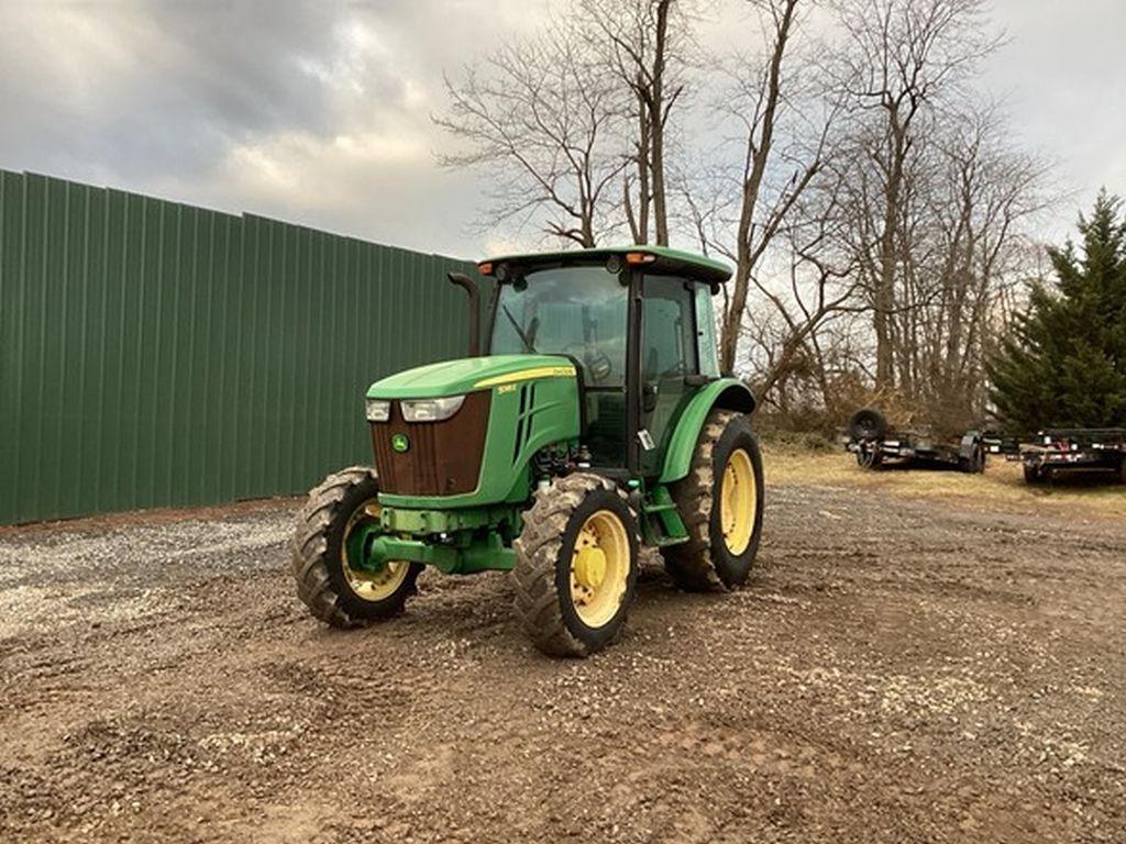 2016 JOHN DEERE 5085E TRACTOR