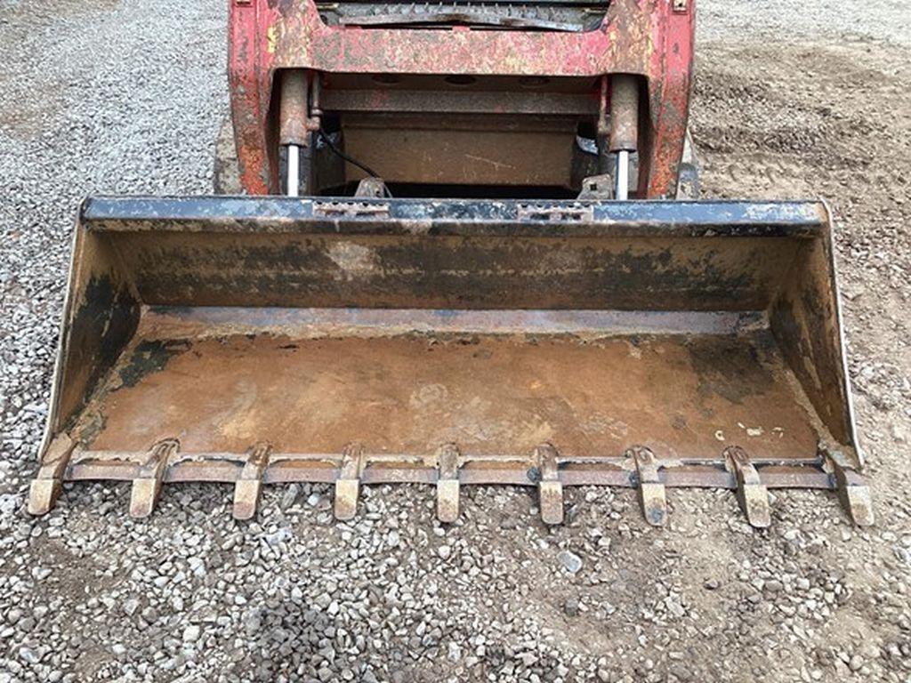 2017 TAKEUCHI TL8 SKID STEER