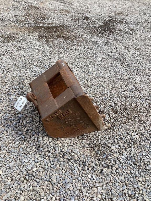 24" EXCAVATOR BUCKET