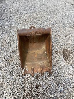 24" EXCAVATOR BUCKET