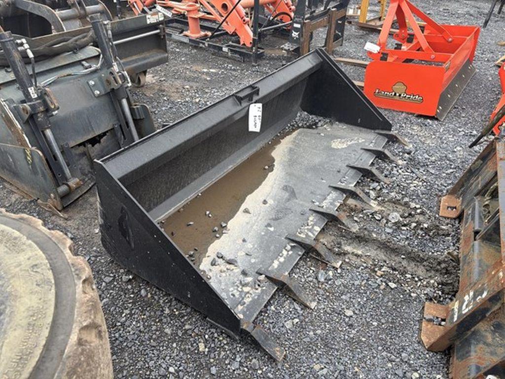 NEW WILDCAT 80" BUCKET WITH TEETH