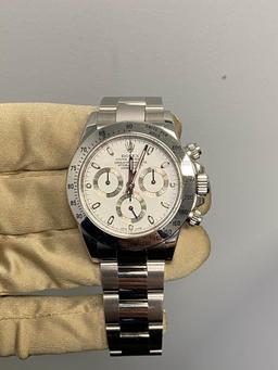 Pre-Owned 40mm Daytona Rolex White Dial comes with box and papers