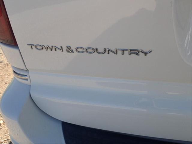 2005 Chrysler Town & Country Limited Handicap Van