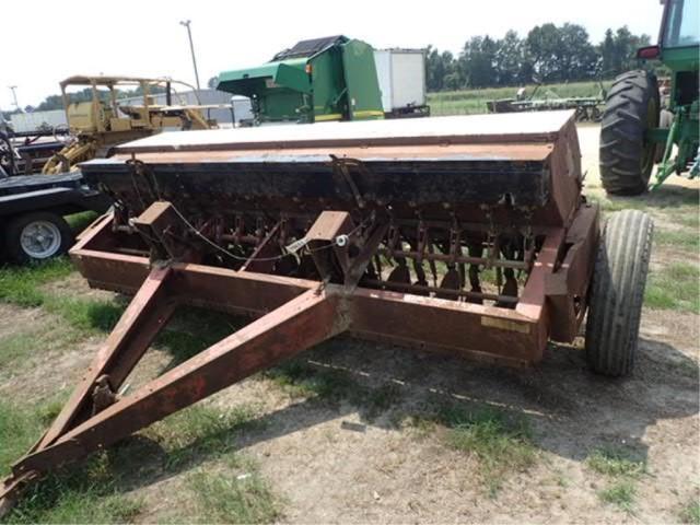 Pull Type International 510 18 Drop Grain Drill