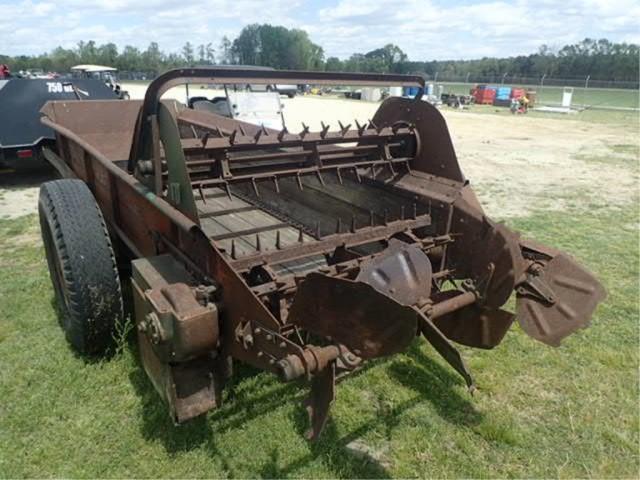 New Idea Manure Spreader