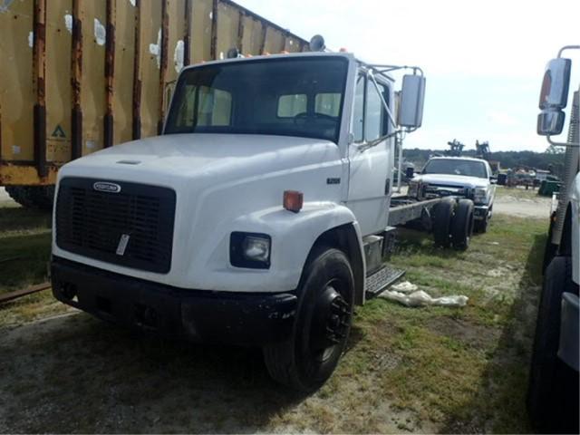 1999 Freightliner FL70 Truck