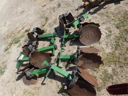 8 John Deere Row Cleaners