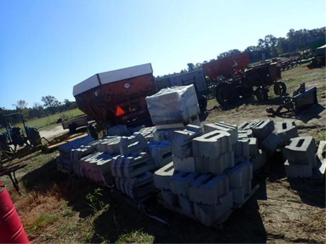 10 Pallets - Approx 175 Retaining Wall Concrete