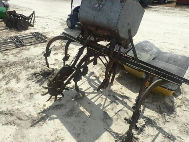 3pt 2 Row Pittsburg Cultivator w/Massey Ferguson