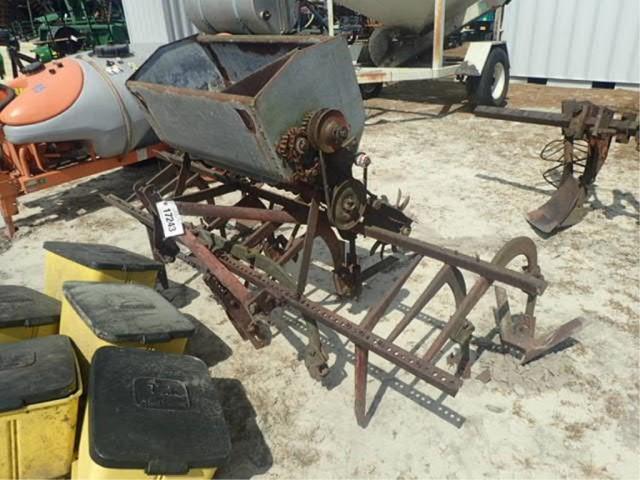 3pt 2 Row Pittsburg Cultivator w/Massey Ferguson