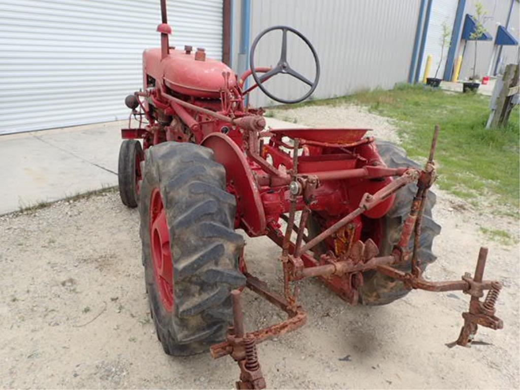 Farmall 140 w/ Cultivator, Fast Hitch & Fertilzer