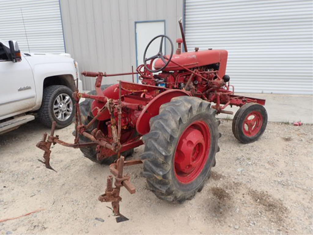 Farmall 140 w/ Cultivator, Fast Hitch & Fertilzer