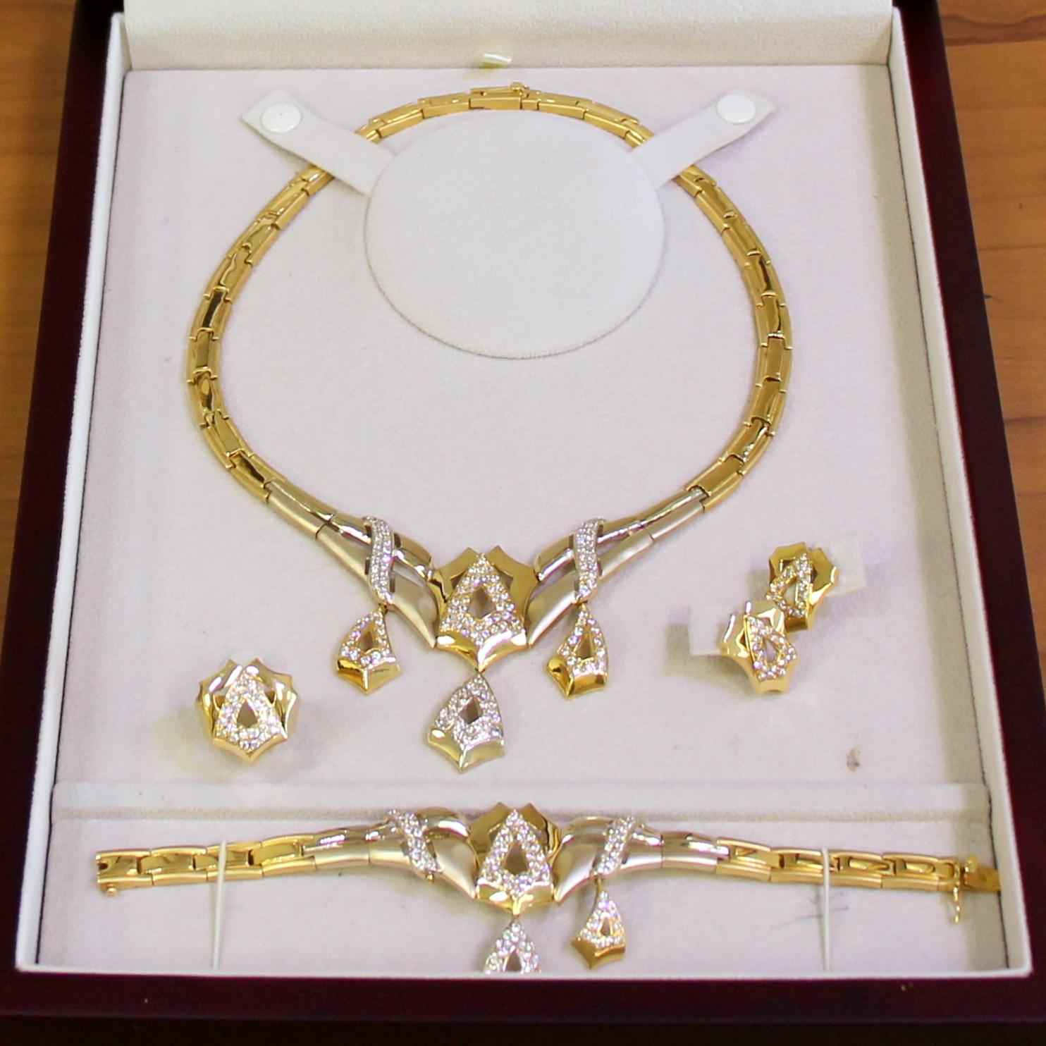 5 Piece Jewelry Set Ring Earrings Necklace Bracelet In 18k Yellow Gold