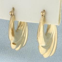 Scalloped Puffy Hoop Earrings In 14k Yellow Gold