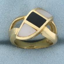 Vintage Mother Of Pearl And Onyx Inlay Ring In 14k Yellow Gold