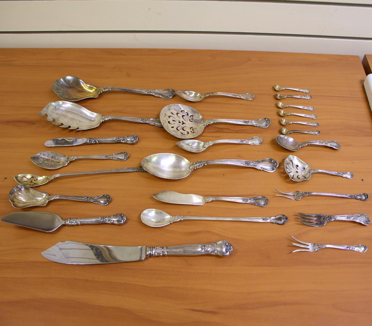 Gorham "chantilly" Sterling Silver Flatware - Set Of 25