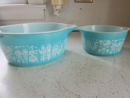 2 Pyrex bowls