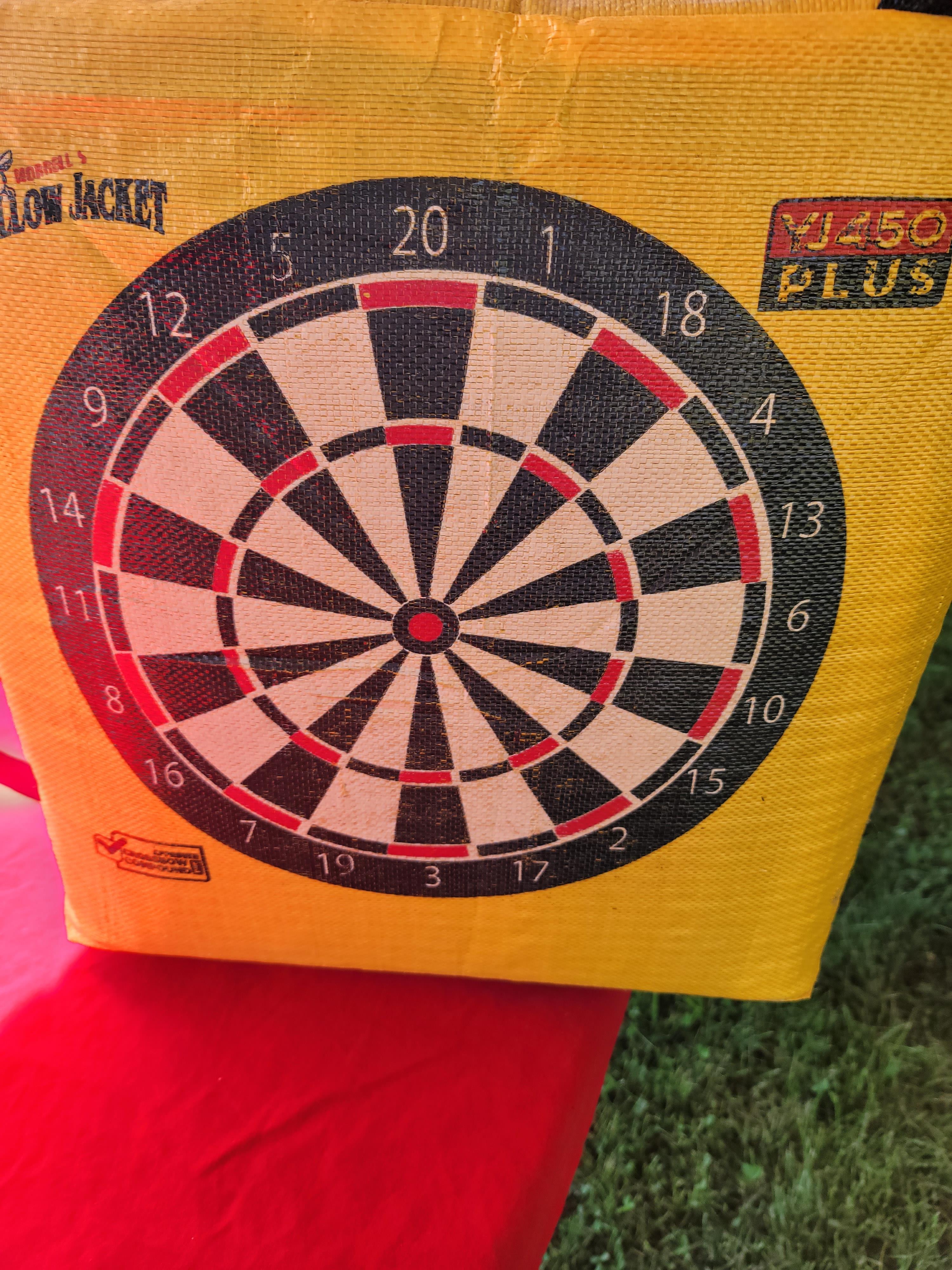 Crossbow compound morrell' yellow jacket target