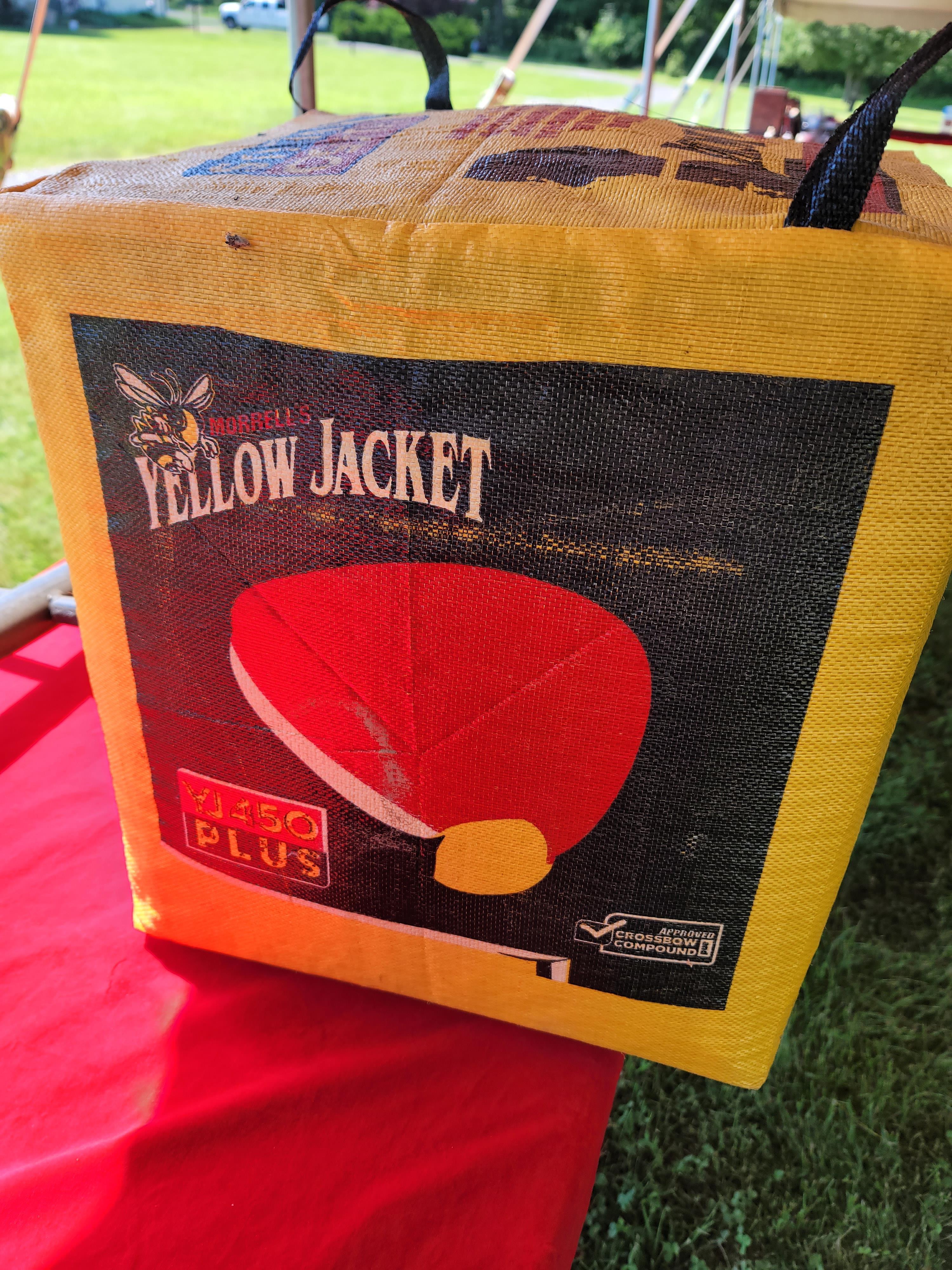 Crossbow compound morrell' yellow jacket target