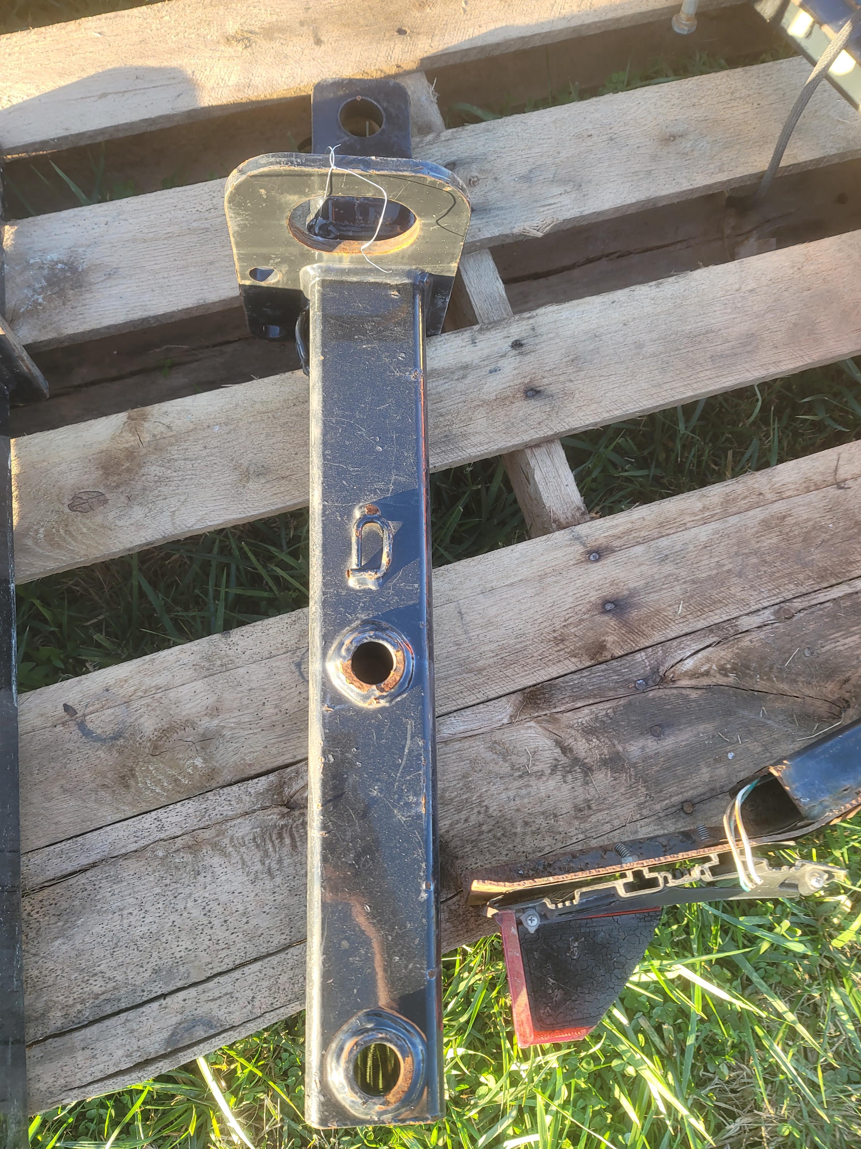 Flagship header cart hitch