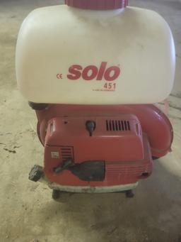 Solo backpack sprayer. Gas