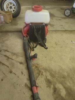 Solo backpack sprayer. Gas