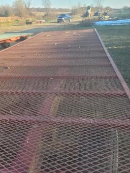 Flat wagon steel mesh floor